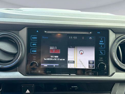 Used 2018 Toyota Tacoma TRD Sport AWD/4WD image 19