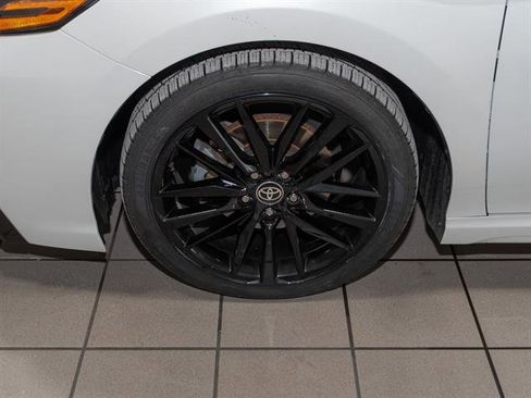 Used 2022 Toyota Camry XSE image 5