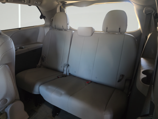 Used 2016 Toyota Sienna XLE w/ Outdoor Package AWD/4WD image 27