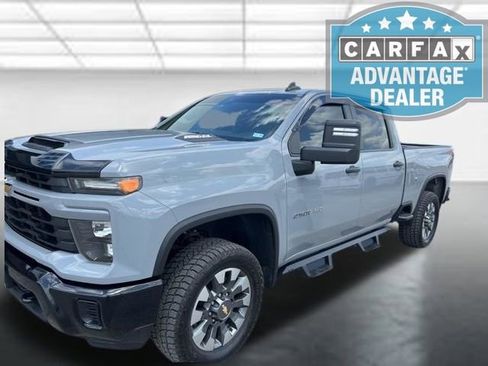 Used 2025 Chevrolet Silverado 2500 Custom image 3