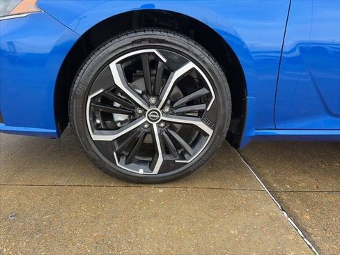 Certified 2025 Nissan Altima 2.5 SR image 8