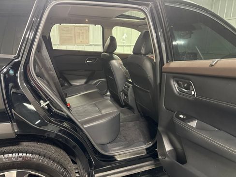 Used 2021 Nissan Rogue Platinum AWD/4WD image 14