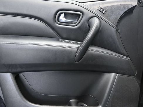 Used 2021 INFINITI QX80 Luxe RWD image 11