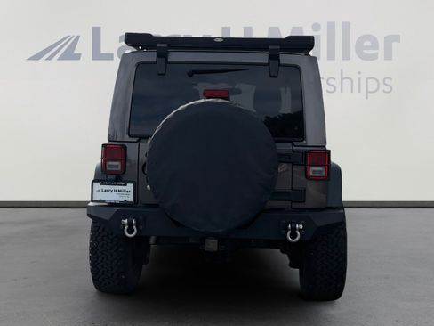 Used 2016 Jeep Wrangler Unlimited Rubicon w/ Connectivity Group AWD/4WD image 4