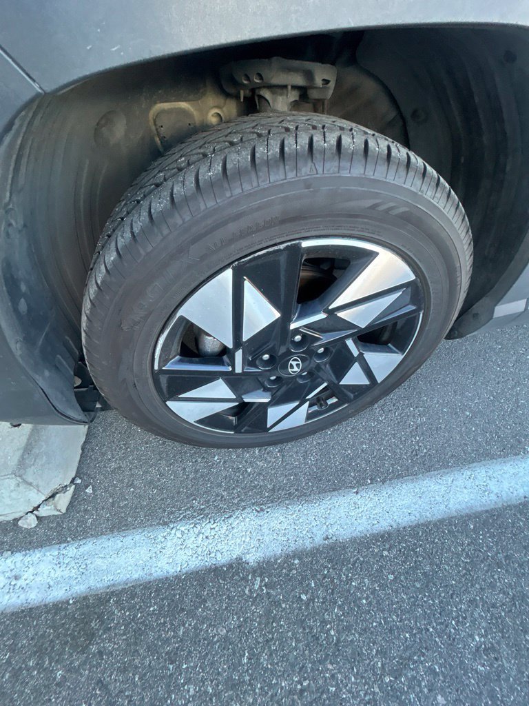 Used 2025 Hyundai Kona SEL FWD image 3