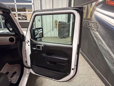Used 2024 Jeep Wrangler Unlimited Sport AWD/4WD image 26