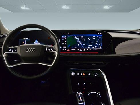 Used 2025 Audi Q5 Premium w/ Convenience Package AWD/4WD image 3