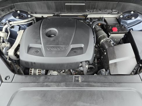 Used 2020 Volvo XC90 T6 Momentum image 32