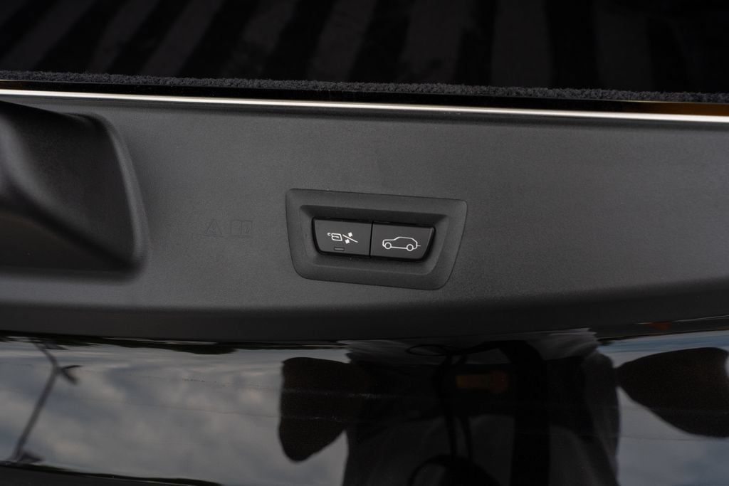 Used 2025 Rolls-Royce Cullinan AWD/4WD image 69