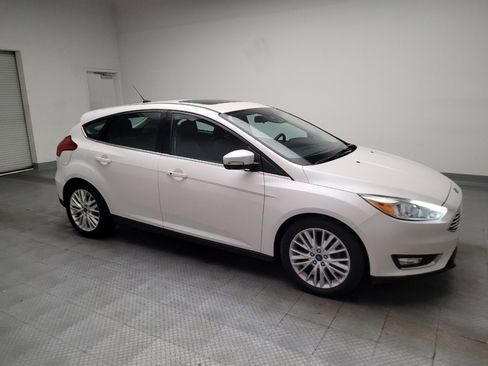 Used 2018 Ford Focus Titanium w/ Titanium Technology Package FWD image 11