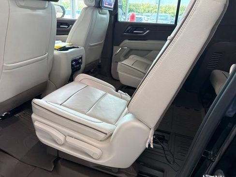 Used 2025 GMC Yukon XL Denali w/ Denali Reserve Package RWD image 4