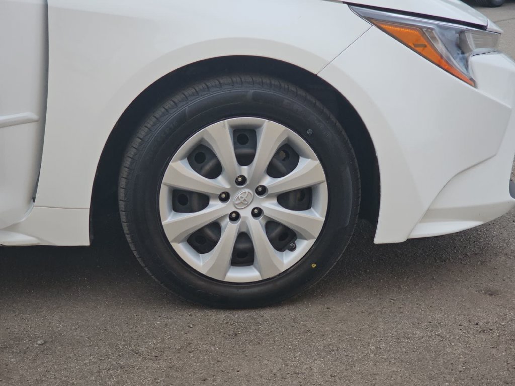 Used 2022 Toyota Corolla LE w/ Carpet Mat Package (TMS) FWD image 38