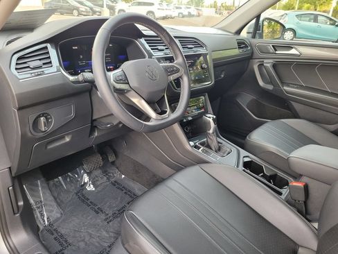 Used 2023 Volkswagen Tiguan SE FWD image 11