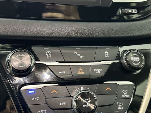 Used 2018 Chrysler Pacifica LX w/ Tire & Wheel Group image 22