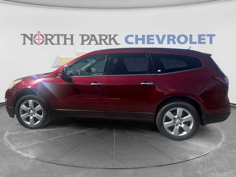Used 2017 Chevrolet Traverse LT w/ Style and Technology Package FWD image 6
