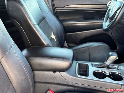 Used 2019 Jeep Grand Cherokee Altitude AWD/4WD image 12