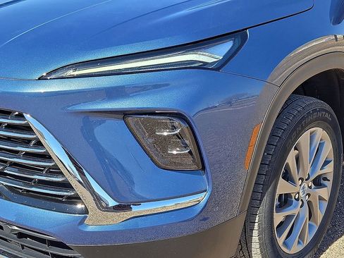 Used 2025 Buick Enclave Preferred image 9