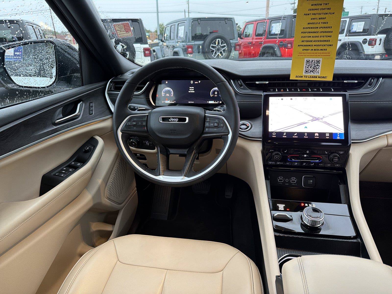 Used 2025 Jeep Grand Cherokee Limited AWD/4WD image 22