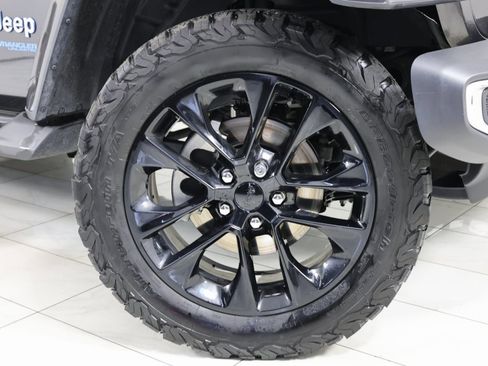 Used 2022 Jeep Wrangler Unlimited Sahara w/ Cold Weather Group image 13