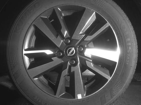 Used 2025 Nissan Versa SV image 14