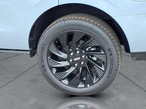 New 2026 Lincoln Navigator Reserve w/ Jet Appearance Package AWD/4WD image 3