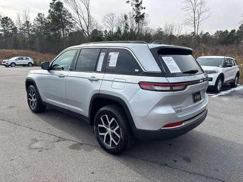 Certified 2024 Jeep Grand Cherokee Limited image 7