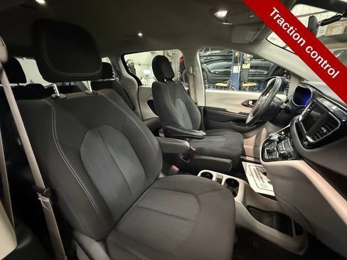 Used 2022 Chrysler Voyager LX FWD image 41