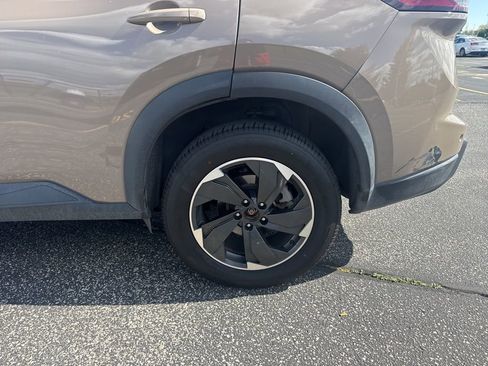 Used 2024 Nissan Rogue SV image 8