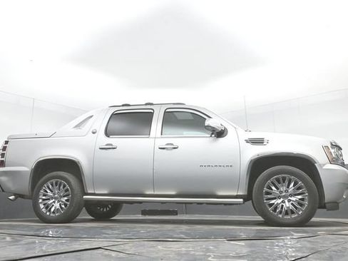 Used 2013 Chevrolet Avalanche LT AWD/4WD image 44