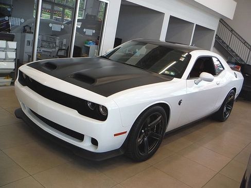 Used 2022 Dodge Challenger SRT Hellcat RWD image 1