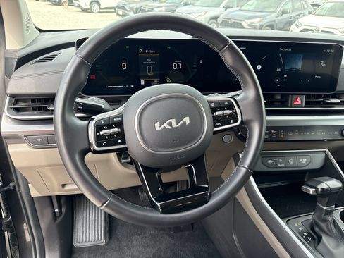 Used 2026 Kia Carnival FWD image 11