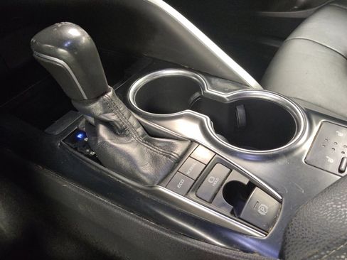 Used 2018 Toyota Camry XSE FWD image 26