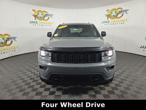 Used 2019 Jeep Grand Cherokee Laredo AWD/4WD image 3