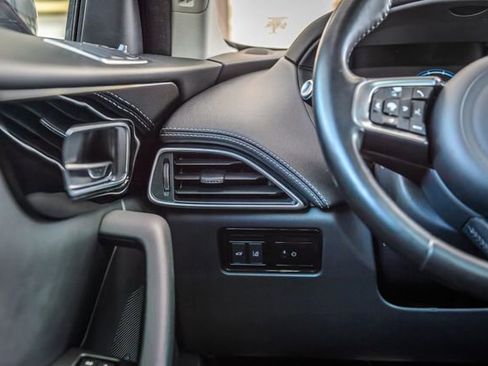 Used 2018 Jaguar F-PACE R-Sport image 26