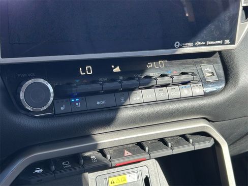 Used 2023 Toyota Tundra Limited image 35