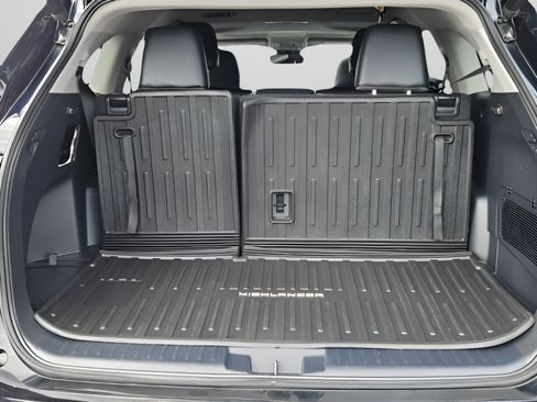 Used 2023 Toyota Highlander XLE AWD/4WD image 28