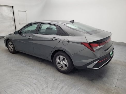 Used 2025 Hyundai Elantra SE image 3