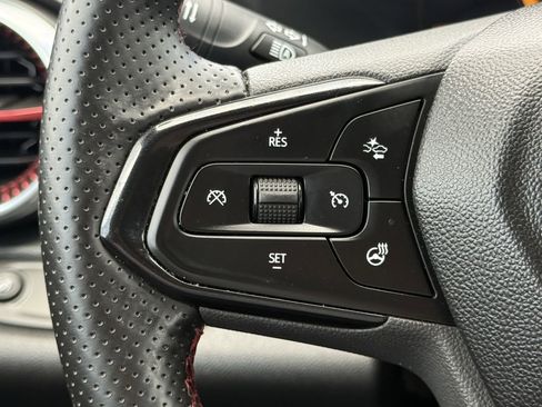 Used 2024 Chevrolet Trax RS w/ Sunroof Package FWD image 12