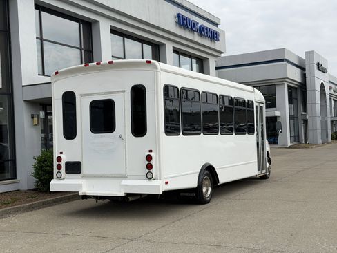 Used 2006 Ford E-450 and Econoline 450 RWD image 4