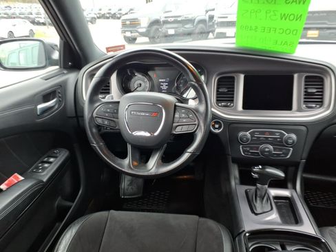 Used 2022 Dodge Charger R/T w/ Plus Group RWD image 9