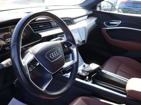 Used 2021 Audi e-tron Premium Plus w/ Premium Plus Package image 9