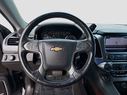 Used 2018 Chevrolet Suburban LT image 8
