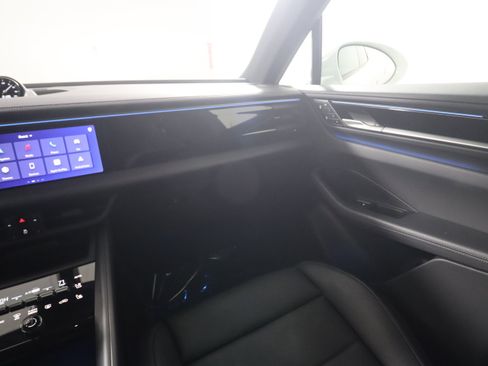 Used 2025 Porsche Macan 4 Electric AWD/4WD image 14