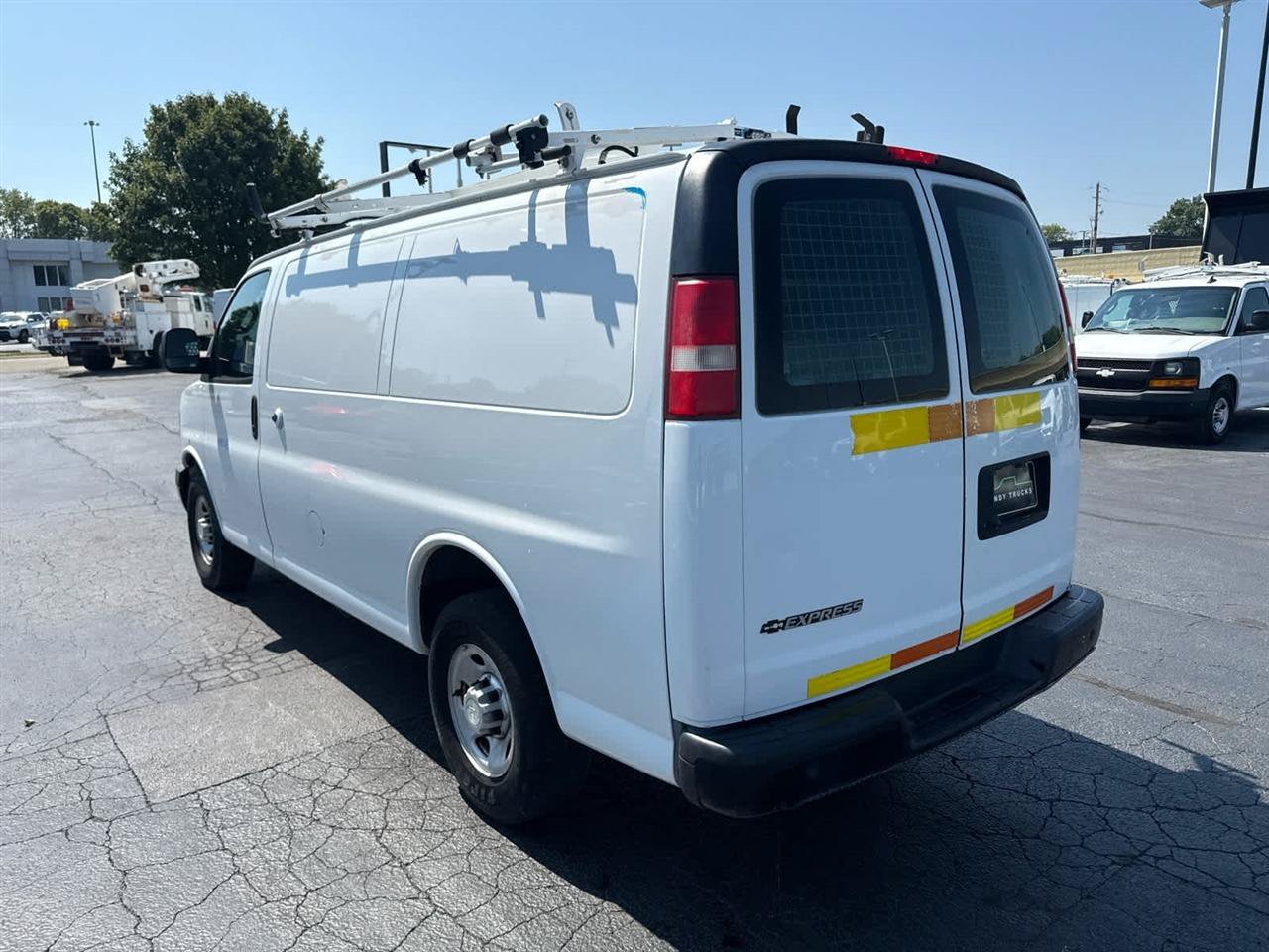 Used 2017 Chevrolet Express 2500 RWD image 6