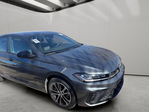 Used 2025 Volkswagen Jetta Sport image 17