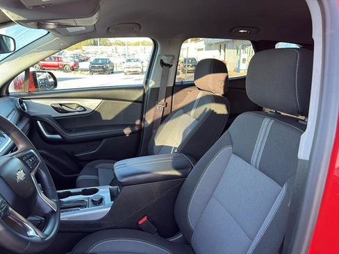 Used 2025 Chevrolet Blazer LT image 11