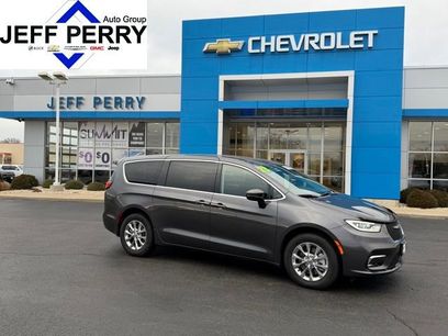Used 2023 Chrysler Pacifica Touring-L
