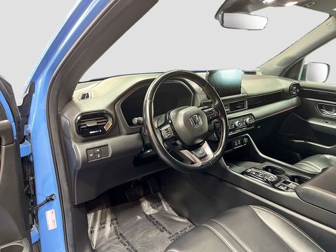 Used 2025 Honda Pilot TrailSport image 9
