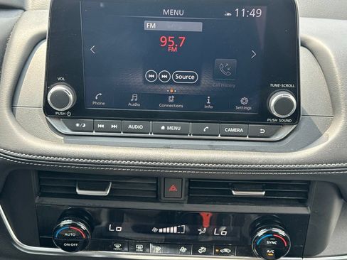 Used 2024 Nissan Rogue SV FWD image 22