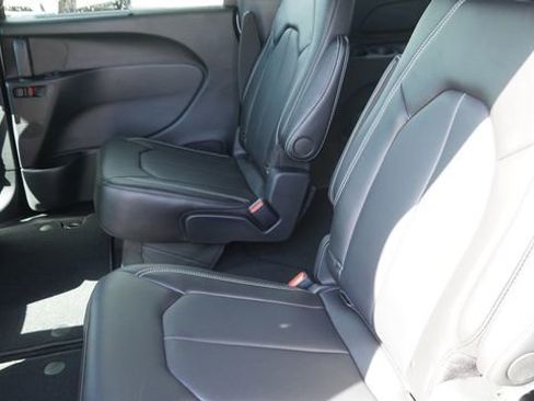 New 2026 Chrysler Pacifica Select FWD image 14